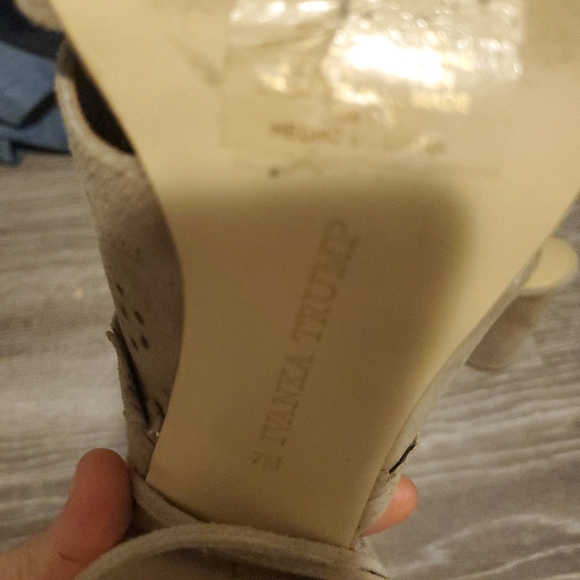 Ivanka Trump Size 7 Chunk Heels - Picture 2 of 4